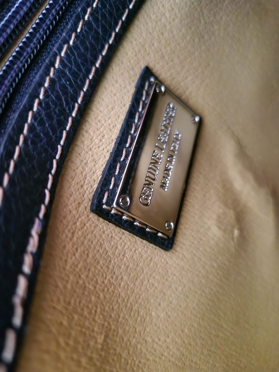 Sacs femmes: Damen Handtasche Leder dunkelblau – D'occasion à Wohlen AG par Coco_91 2