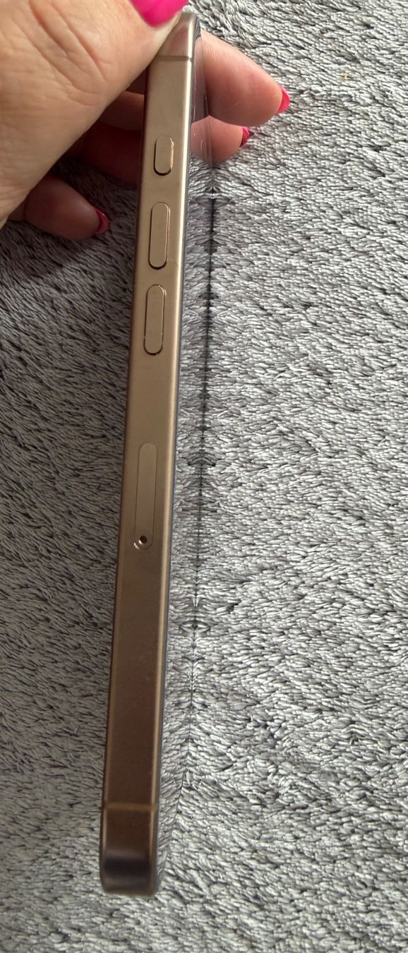Apple Telefoni cellulari / Smartphones: iPhone 16 Pro 128 Go – État impeccable – Usato da Delémont venduto da Elodie90 3