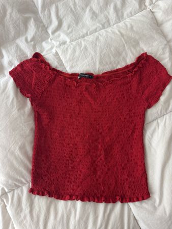 Haut Brandy Melville rouge smocké taille unique état neuf