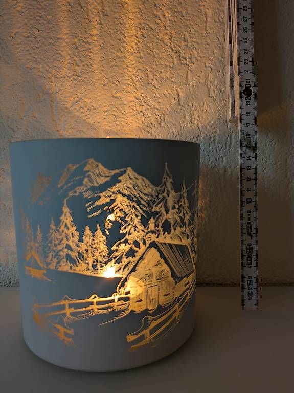 Portacandele: Glaswindlicht mit Winterhüttensuget – Nuovo e nell'imballaggio originale da Zufikon venduto da Baum03 1