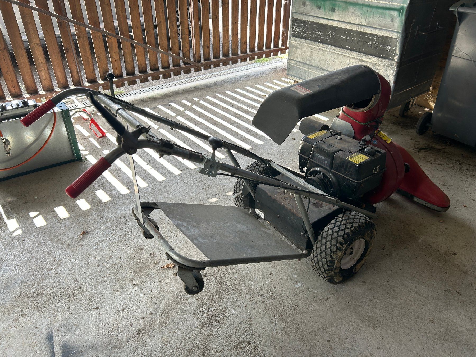 Toutes les machines: Aspirateur à feuilles – D'occasion à Jussy par BP33