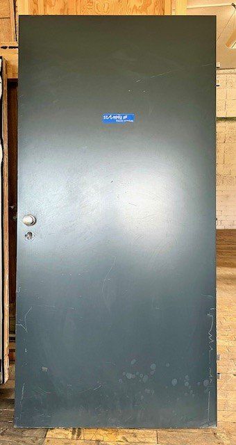 Porte: Occasion Durchgangstüre Metall – Usato da Riedtwil venduto da wiederverwendung