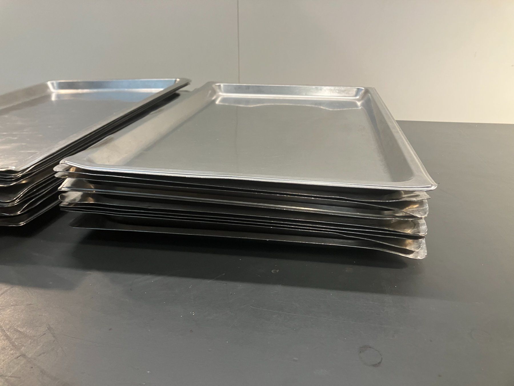 Küchengeräte: gr. Post. Gastro Edelstahl GN-Backbleche/Bleche ab 1.- – Gebraucht aus Lichtensteig von Buy24International 2