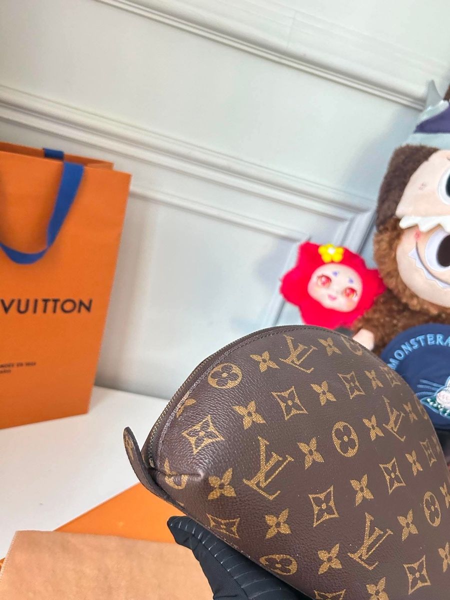Louis Vuitton Sacs: LOUIS VUITTON Pochette cosmetics GM – D'occasion à Widnau par Pukpan_99 2