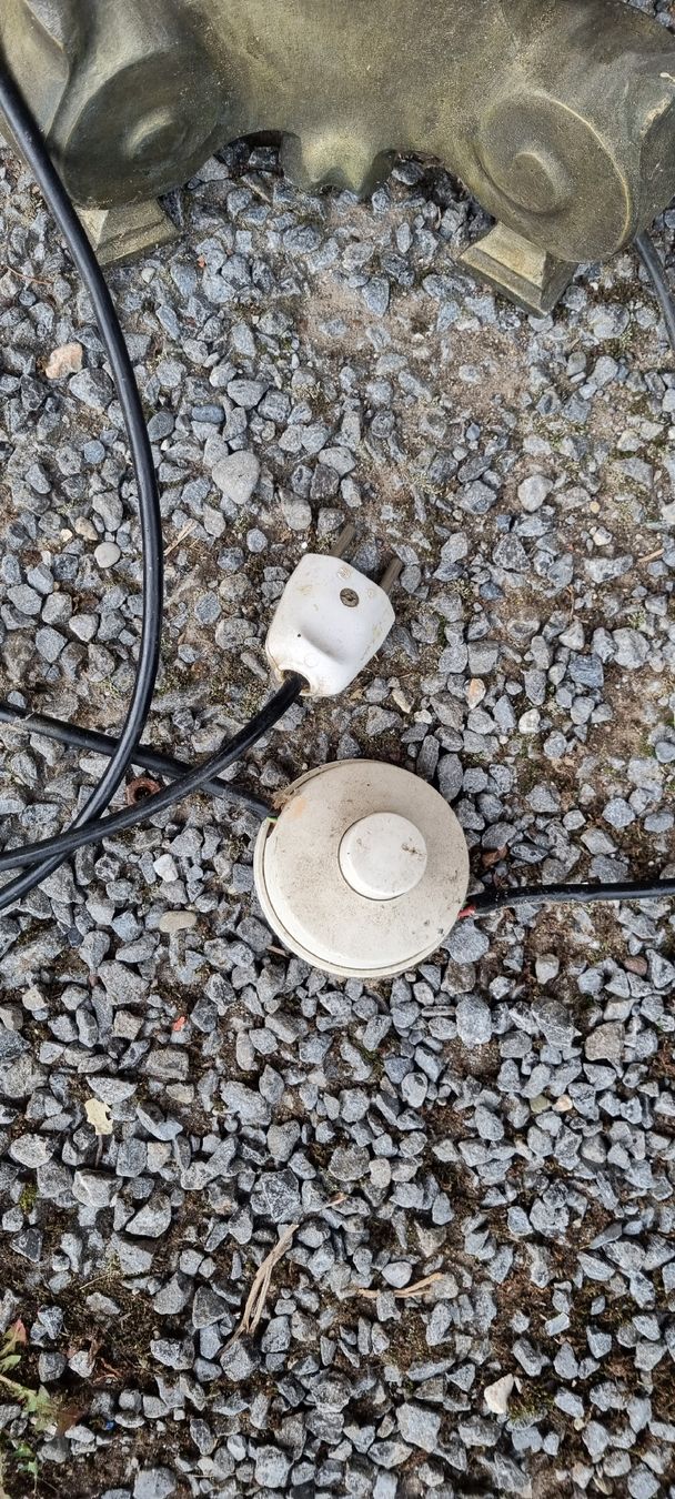Lampade: antike Stehlampe – Usato da Wädenswil venduto da weihpos 2