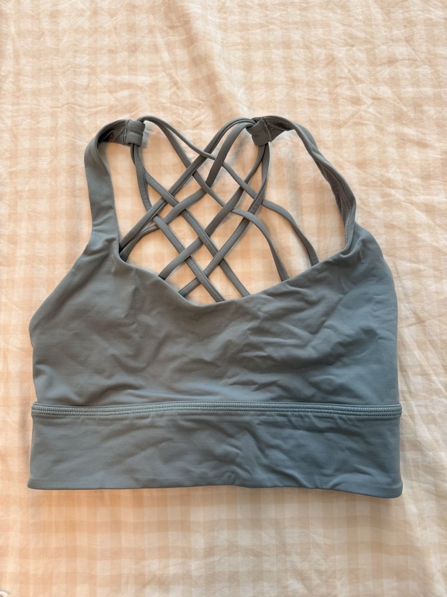Lululemon Top: Lululemon Sport-BH Grösse 6 blau – Nuovo (secondo la descrizione) da Zürich venduto da joellechiara 1