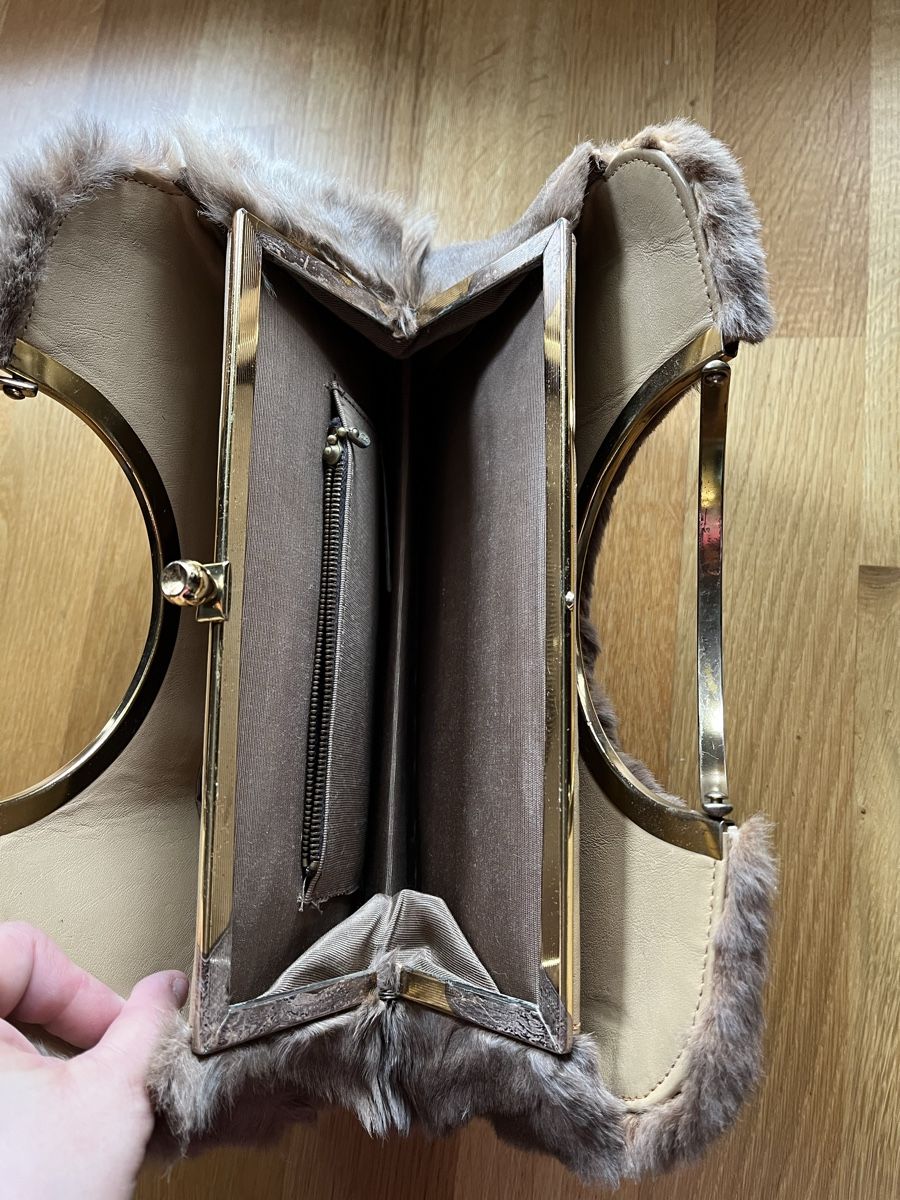 Borse da donna: Chic Fur Handbag with Golden Handle – Usato da Kreuzlingen venduto da Hildah 1