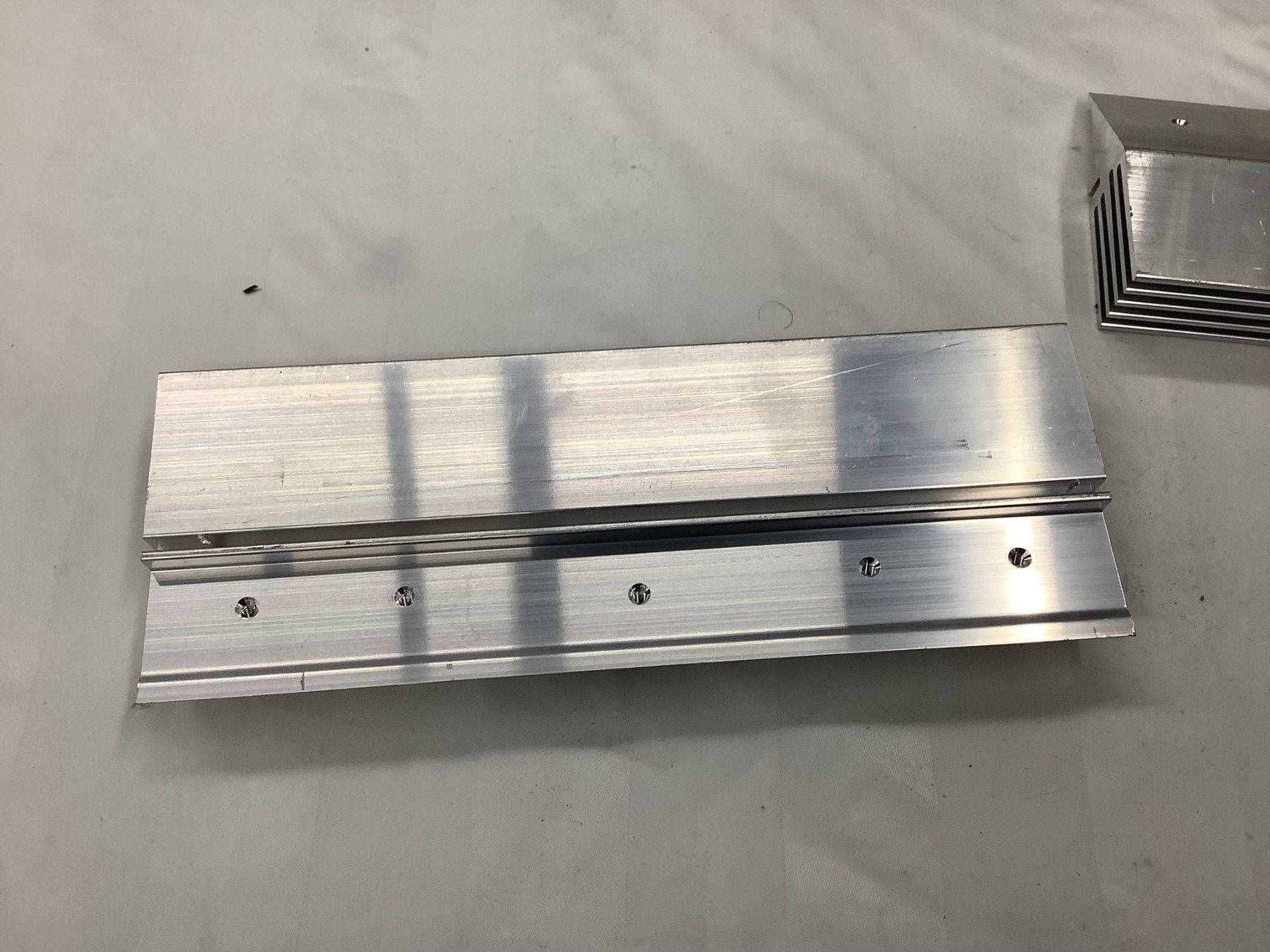 Componenti elettronici: KÜHLKÖRPER ALUMINIUM – Usato da Glarus venduto da Mdelphi 4