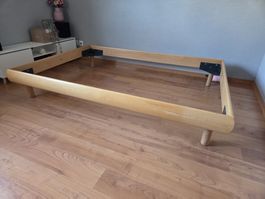 Bettrahmen Holz hell massiv. Gebrauchter Zustand