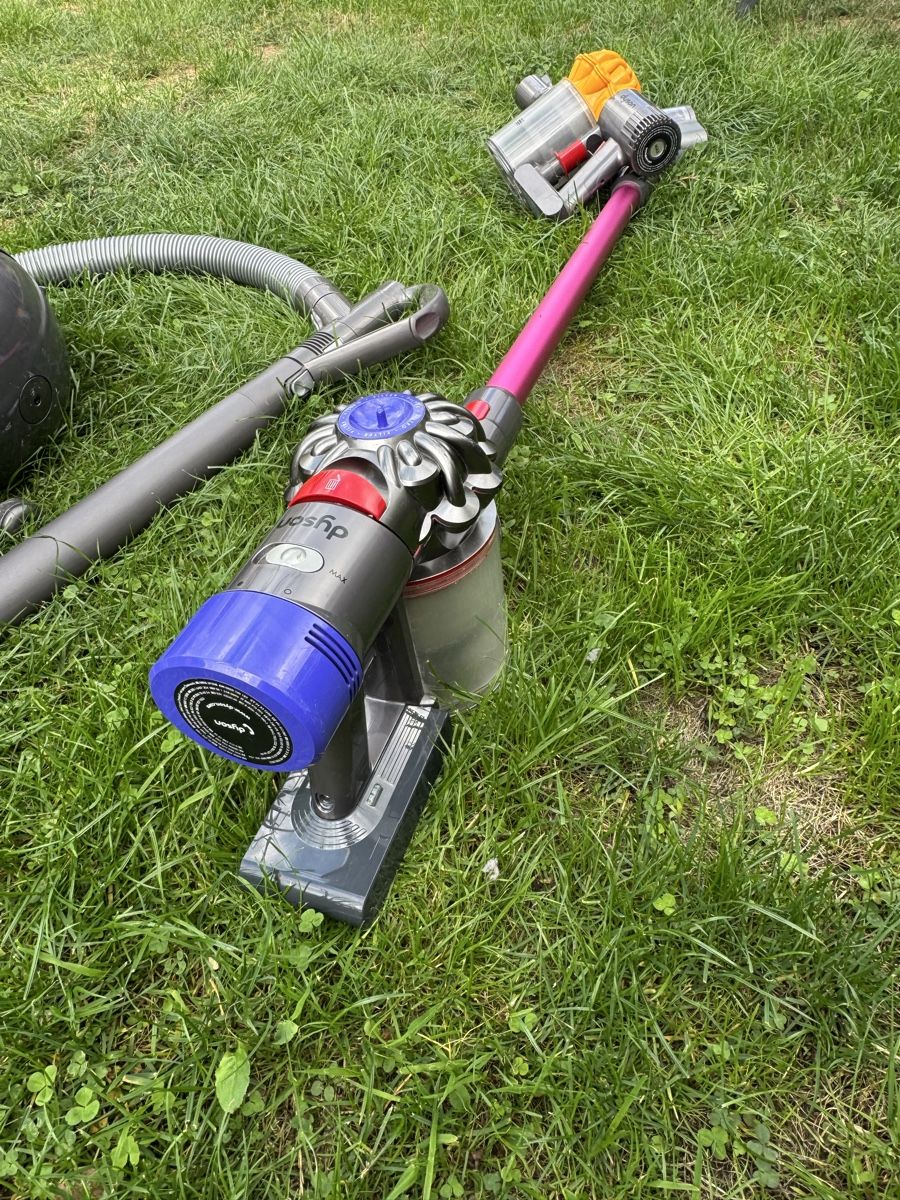 Dyson Aspirapolveri & Accessori: Dyson V-8, V-6, DC-52 – Usato da Büsserach venduto da Brranko 3