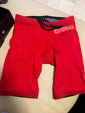 Arena FINA Herren rot  D3 gebraucht guter Zustand