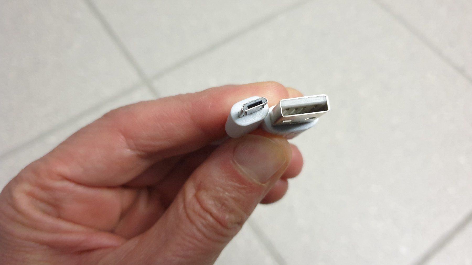 Cavi: USB Kabel (klein weiss USB 2.0 auf USB Micro) – Usato da Stäfa venduto da Supertramp73 1