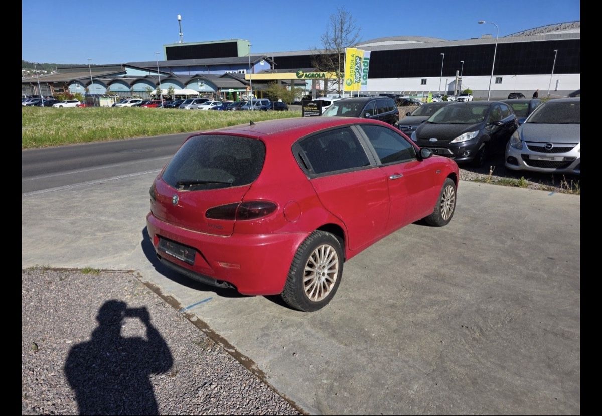 Alfa Romeo Automobili: Alfa Romeo 147 1.9 JTD 16V – Usato da Wallisellen venduto da hasan21 1