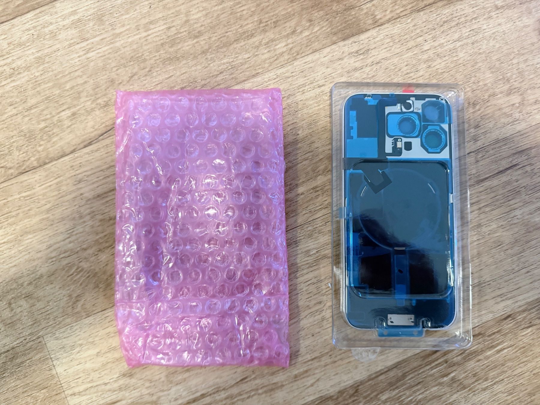 Apple Handys / Smartphones: Vitre arrière - iPhone 16 Pro Max - Neuf – Neu (gemäss Beschreibung) aus Lutry von ced_mk9t 1