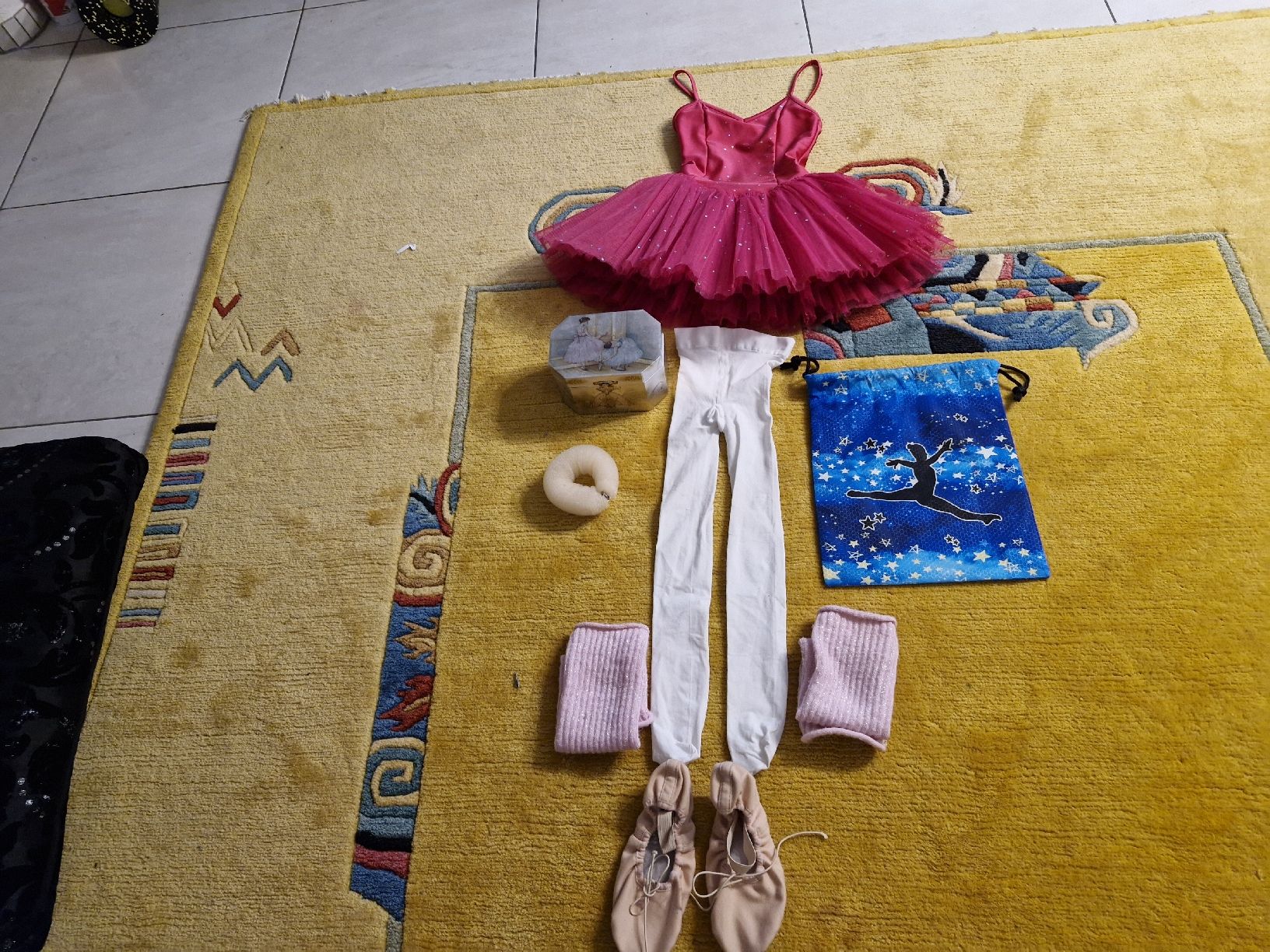 Kleiderpakete & -sets: Ballett kleid, schuhe, stulpen etc. – Gebraucht aus Biberist von Bonduelle