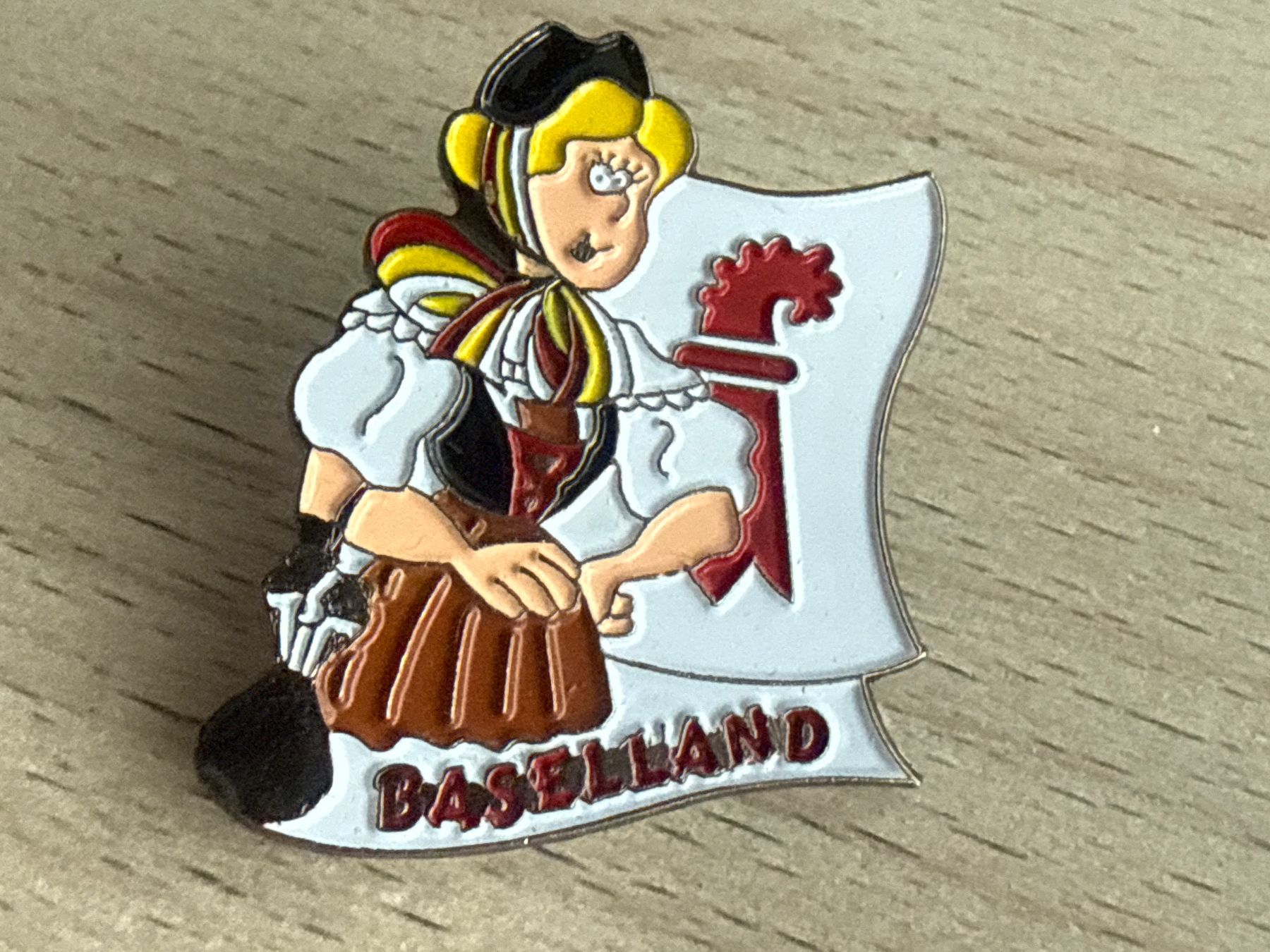 Placchette & Badge: Pin TRACHT Baselland – Usato da Glattbrugg venduto da Schweigmatt