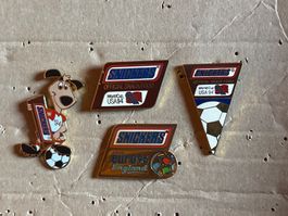 Pins Schokolade Snickers Fussball WM 94 u Euro 96