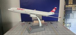 Swiss Airbus A 330-343 HB-JHG 1:200 (old Livery)