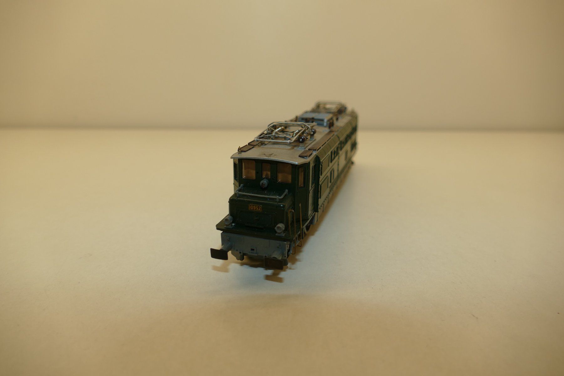 Liliput Modellini di ferrovie: Liliput H0: SBB Elektrolok Ae 4/7 – Usato da Niederhasli venduto da rail-duerst 2