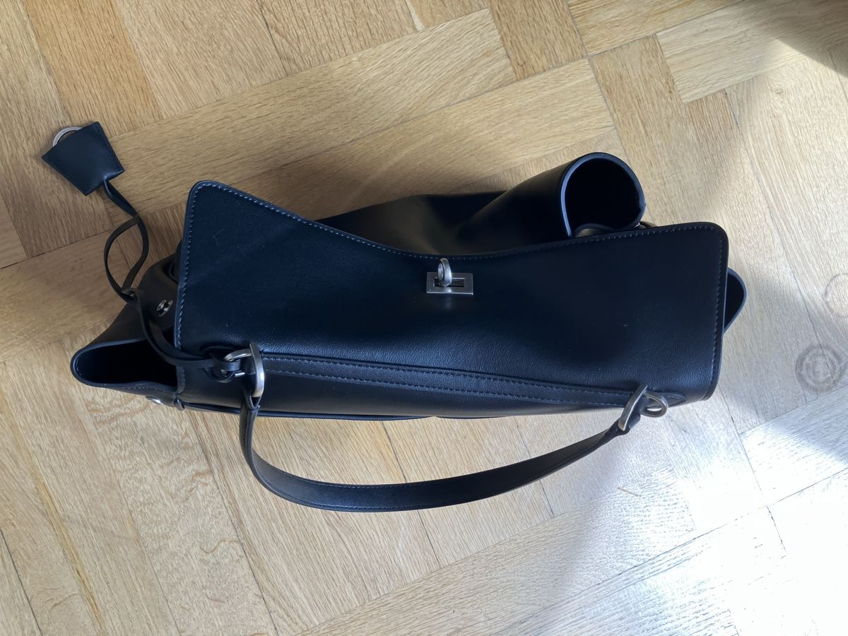 Sacs femmes: Ledertasche schwarz  – D'occasion à Basel par carmeni71 8