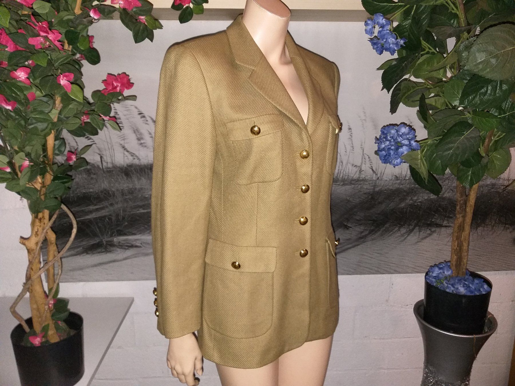 Escada Giacche: ESCADA Blazer 50 % cachemire + 50 % soie taille / Grosse 40 – Usato da Cossonay-ville venduto da Super-Price-Quality 2