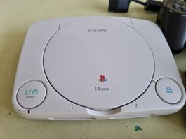Sony PSone Konsole mit 2 Controllern und 5 Spielen set