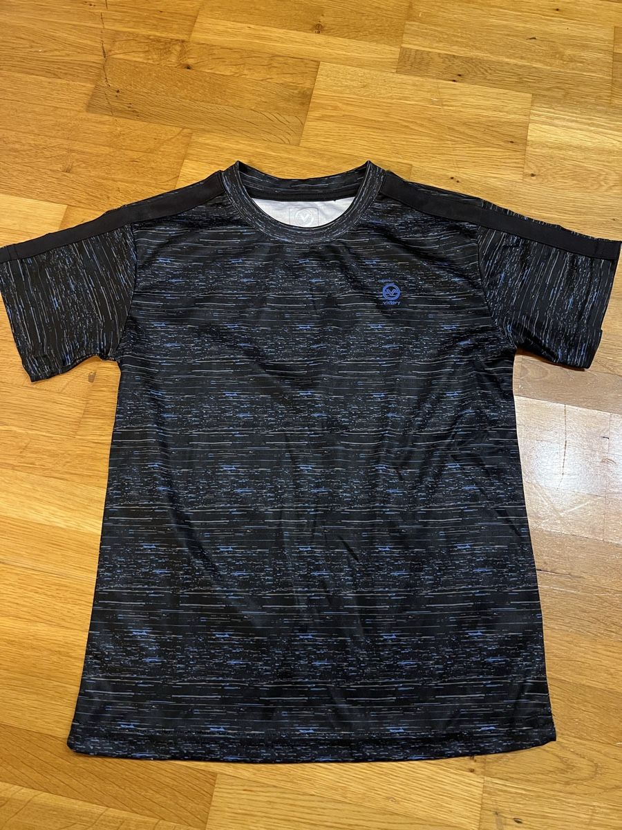 Camicie, T-shirt & Polo: Tshirt Kinder Grösse 140 – Usato da Herisau venduto da YOLO76