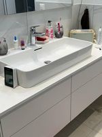 Waschtisch  Firma Laufen m Unterbaumöbel m Standbatterie.
