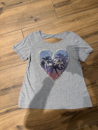 Damen T-Shirt grau Grösse M mit Herzprint 