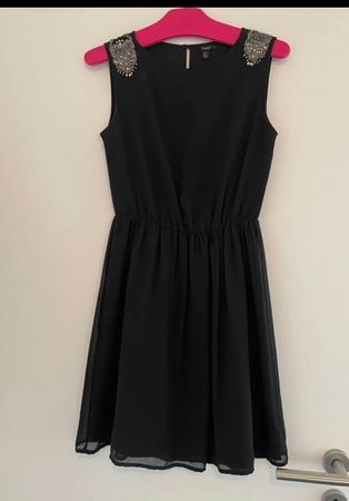 Schwarzes Kleid mit Perlenbesatz Grösse S