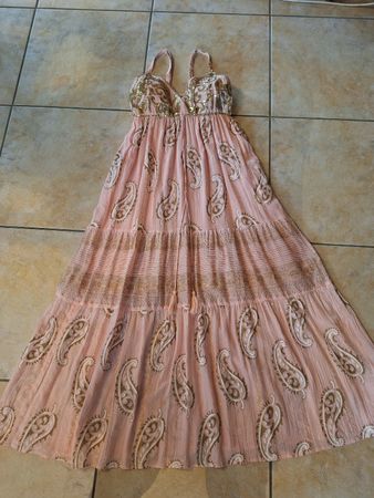 Ein Traum von Sommerkleid mit Pailletten