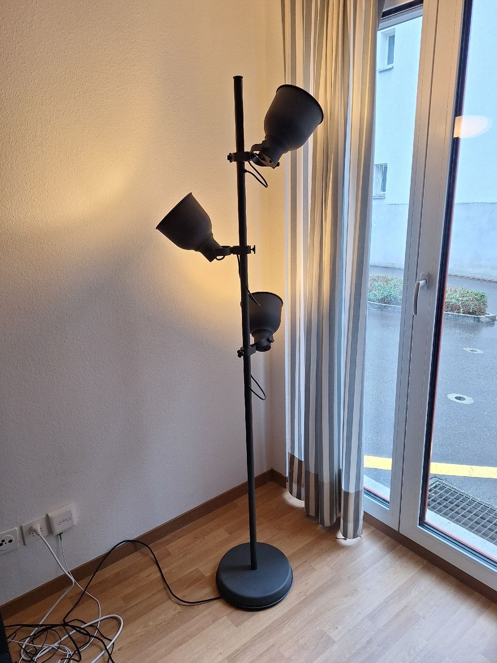 Ikea Lampen: IKEA HEKTAR Standleuchte 3er Spots – Gebraucht aus Zürich von jon_g8hw