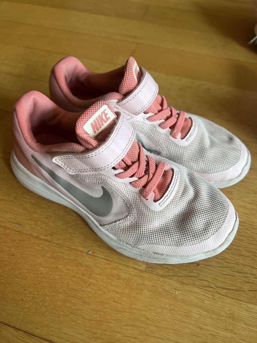 Nike Scarpe per ragazze: Nike Revolution 3 Mädchen Turnschuhe Gr. 31.5 – Usato da Zürich venduto da Salsera79 1