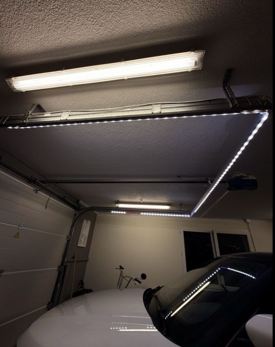 Philips Lichterketten & Leisten: Hue Lightstrip Basis 2M + 5Meter Verlängerung – Defekt aus Buchs SG von leevin01