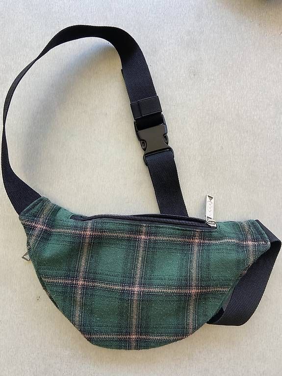 Taschen: Grüne Bauchtasche – Gebraucht aus Zürich von ser_6jwp 2