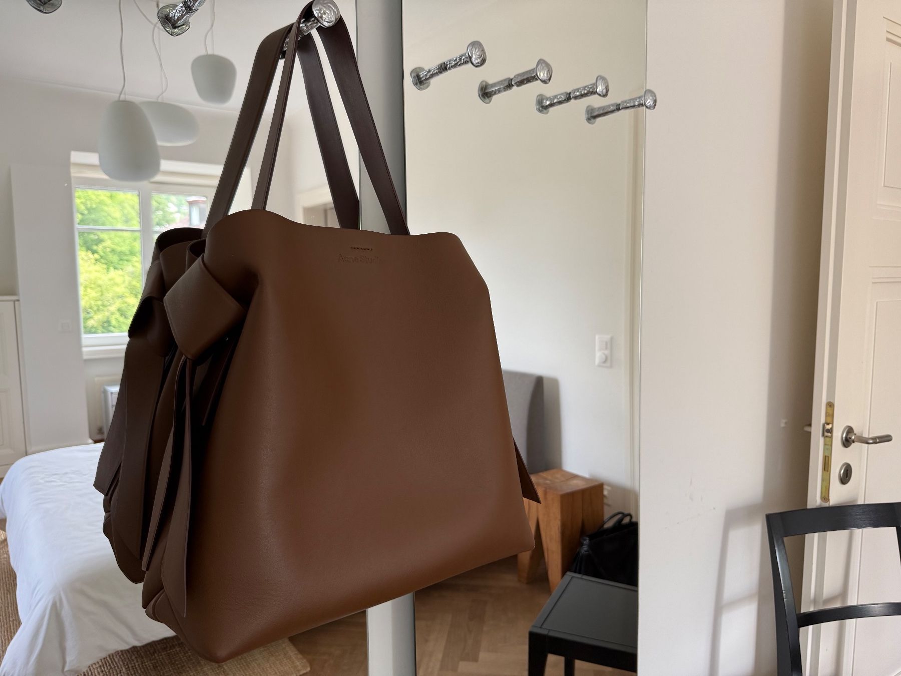 Acne Studios Sacs: Acne Studios Handtasche Large – D'occasion à Zürich par Midcentury