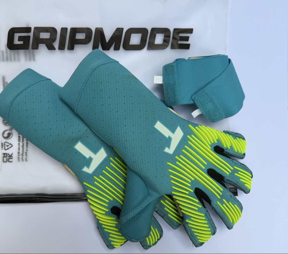 Gants & mitaines : GRIPMODE Torwarthandschuhe mintgrün – D'occasion à Maienfeld par littleswissy 2