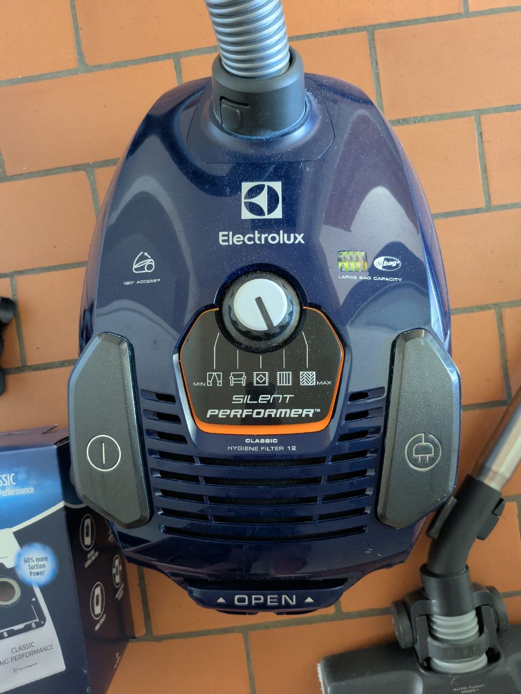 Electrolux Aspirapolveri & Accessori: Staubsauger Electrolux mit Zubehör  – Usato da Zürich venduto da gaf13 1