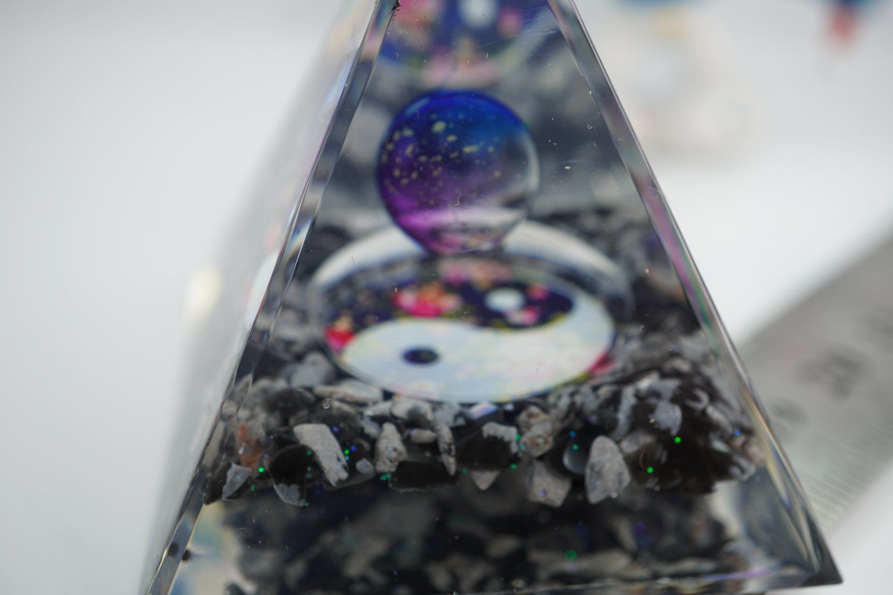 Minerali & Pietre curative: Obsidian      Kugel  Quarz   mix Jingjan   Orgonit -Pyramide – Nuovo e nell'imballaggio originale da Eschenbach SG venduto da topstone 2