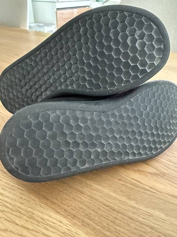 Scarpe per ragazzi: Adidas Sneaker Gr. 31 – Usato da Gwatt (Thun) venduto da Bennae 2