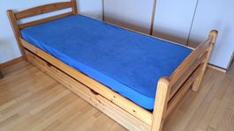 Praktisches Einzelbett plus Gästebett Schublade Massivholz,