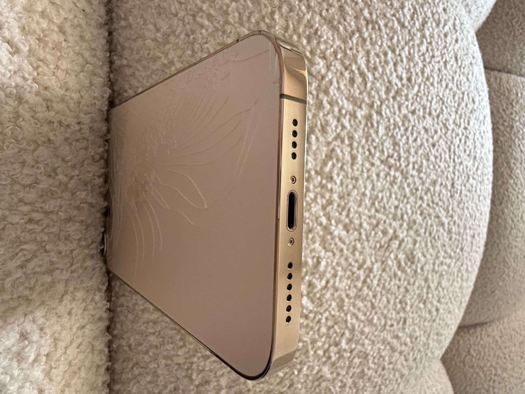Apple Portables: iPhone 12 Pro MAX 128GB Gold - Vitre arrière cassé – D'occasion à Biel/Bienne par Rinee_G 4
