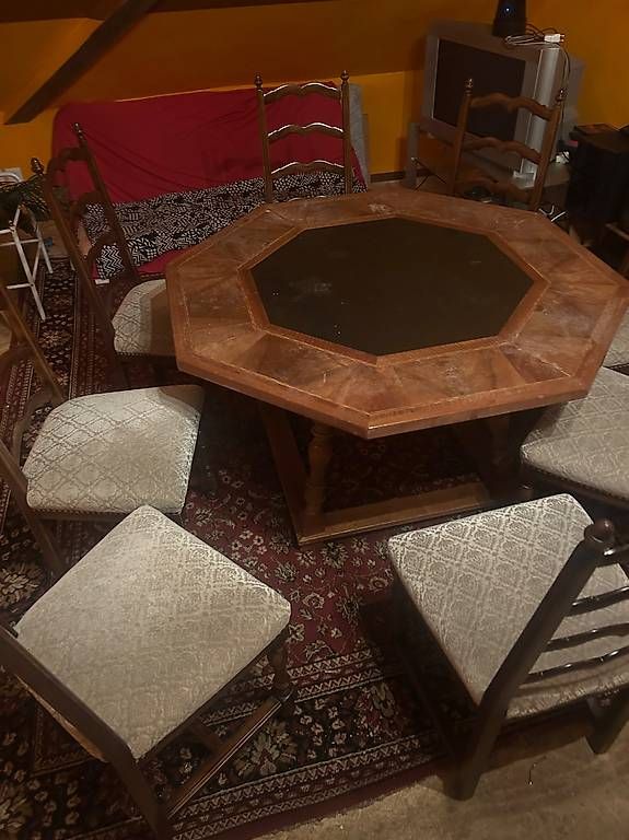 Set di tavolo e panche: Tisch und Stühle – Usato da Appenzell Meister. venduto da HolderioAI