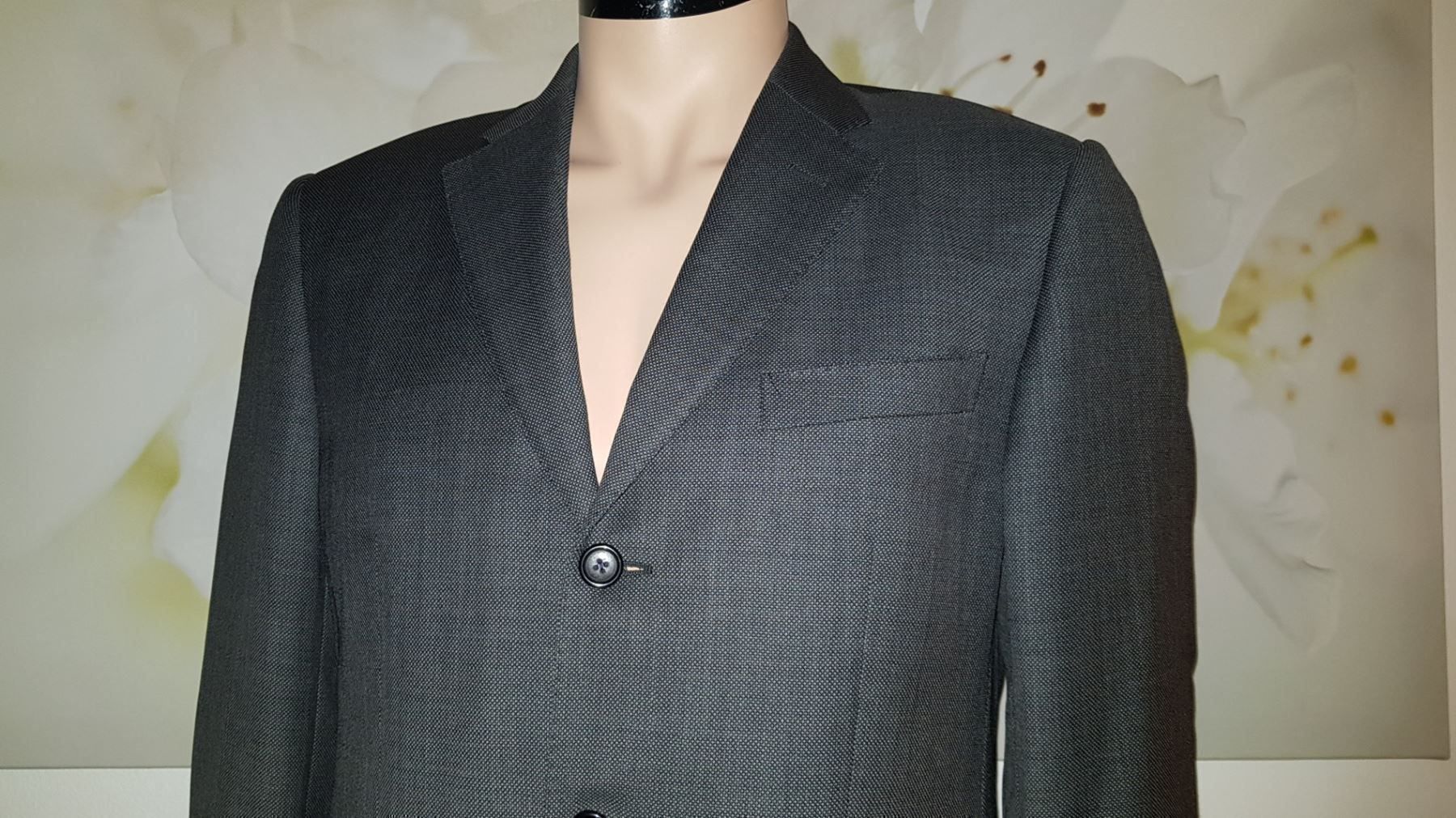 Valentino Anzüge: VALENTINO Costume / Anzug taille / Grosse 52 – Gebraucht aus Cossonay-ville von Super-Price-Quality 4