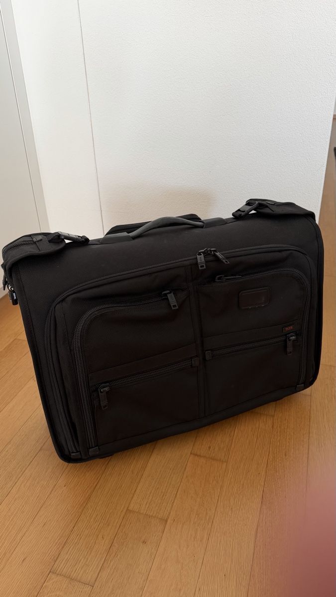 Tumi Valigie: Tumi Garment Bag Trolley – Usato da Zug venduto da sajo34