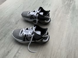 Nike Basketballschuhe Herren Grösse 44 neuwertig