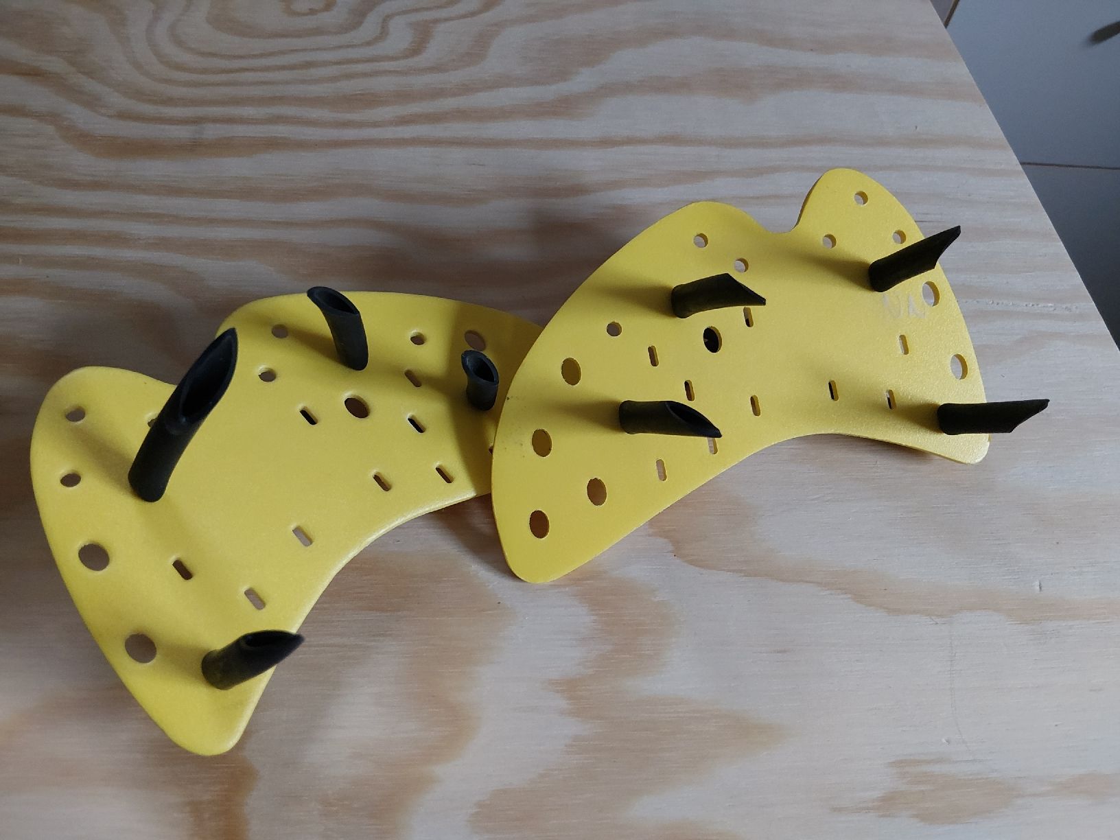 Pinne, Maschere & Boccagli: Tyr Catch Finger Paddles S – Usato da Grolley venduto da Montana78 1