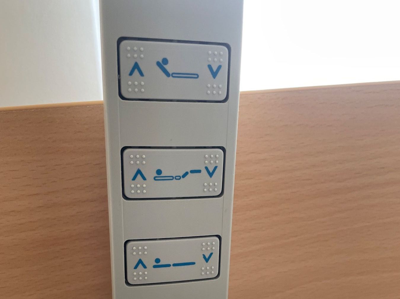 Embru Letti: Elektrisches Pflegebett / Senioren Bett - Top Zustand! – Usato da Bubikon venduto da lontalk 3