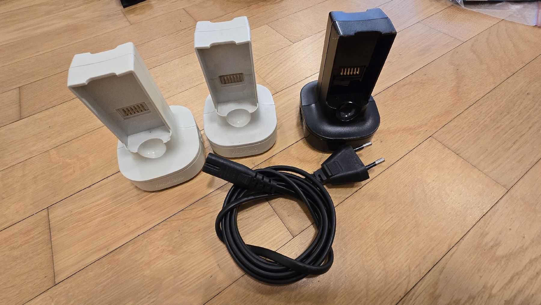 Microsoft Adaptateurs & Câbles: Xbox 360 Ladegerät kontroller – D'occasion à Lenzburg par cameleoncolor