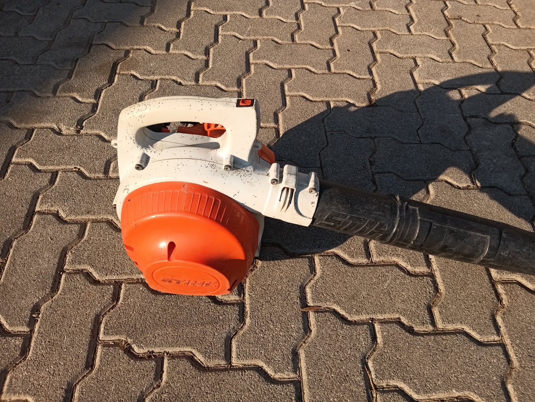 Stihl Aspirateurs & souffleurs à feuilles: Laubbläser Stihl – Défectueux à Kloten par Befe12 1
